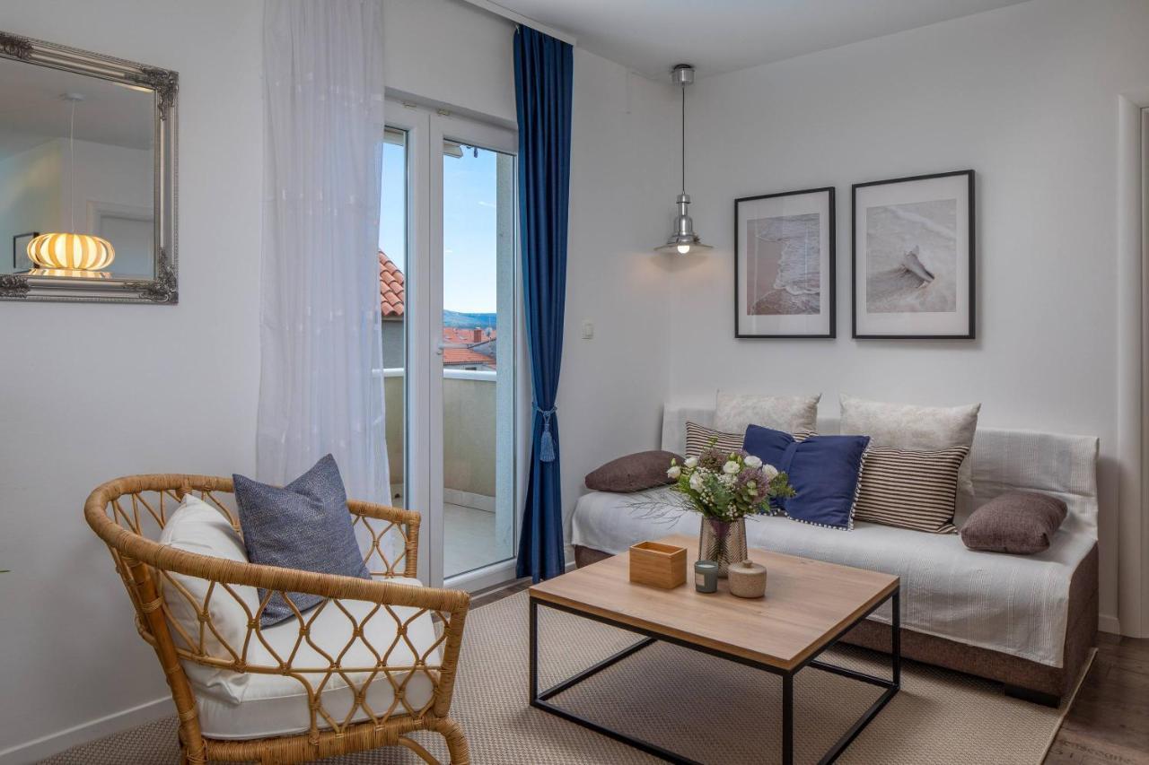Apartments Valentina Bol Bagian luar foto