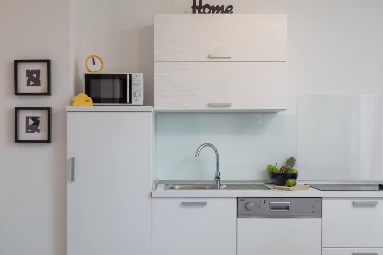 Apartments Valentina Bol Bagian luar foto