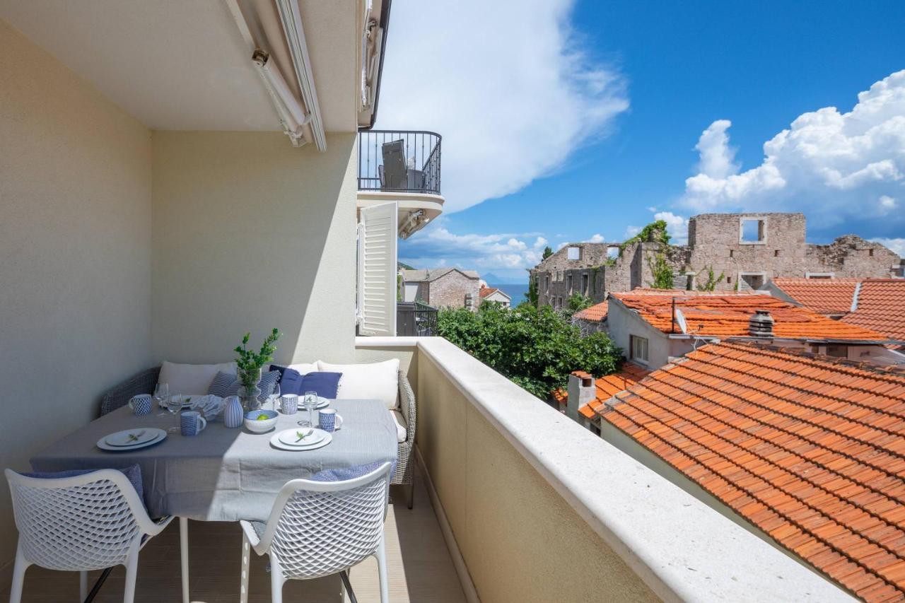 Apartments Valentina Bol Bagian luar foto