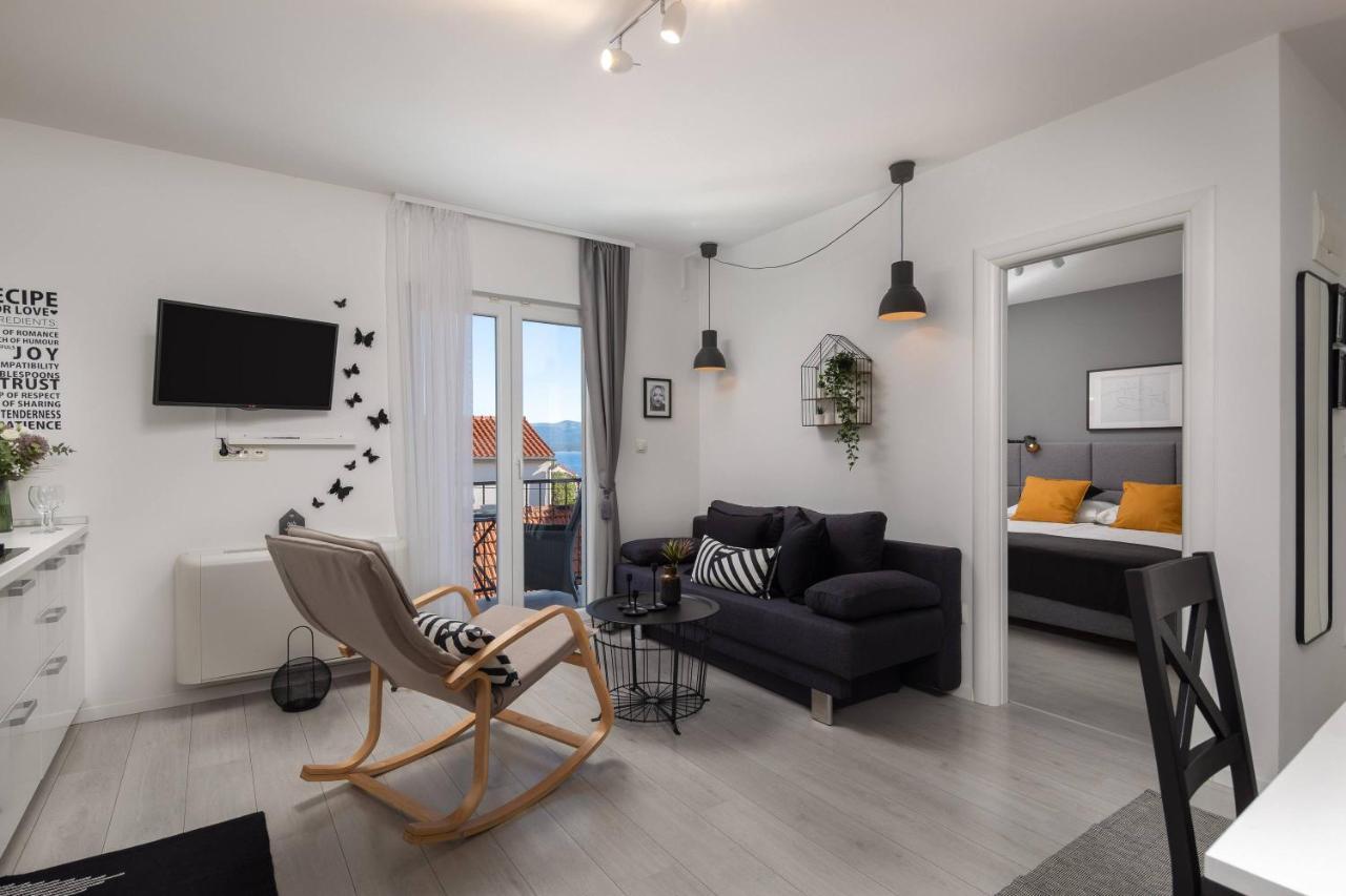 Apartments Valentina Bol Bagian luar foto